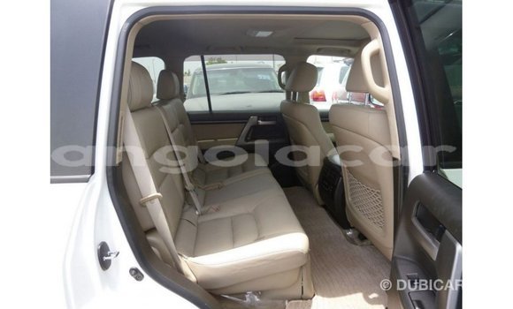 Comprar Importar Toyota Land Cruiser Branco Carro em Import - Dubai em Bengo Province Comprar Importar Toyota Land Cruiser Branco Carro em Import - Dubai em Bengo Province