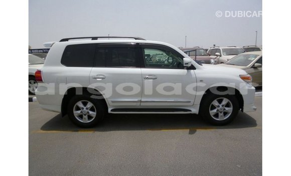 Comprar Importar Toyota Land Cruiser Branco Carro em Import - Dubai em Bengo Province Comprar Importar Toyota Land Cruiser Branco Carro em Import - Dubai em Bengo Province