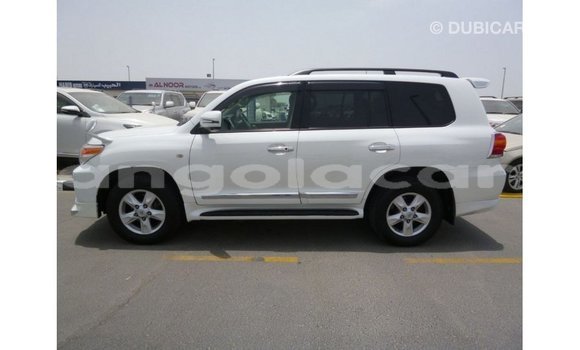 Comprar Importar Toyota Land Cruiser Branco Carro em Import - Dubai em Bengo Province Comprar Importar Toyota Land Cruiser Branco Carro em Import - Dubai em Bengo Province