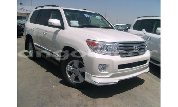 Comprar Importar Toyota Land Cruiser Branco Carro em Import - Dubai em Bengo Province Comprar Importar Toyota Land Cruiser Branco Carro em Import - Dubai em Bengo Province