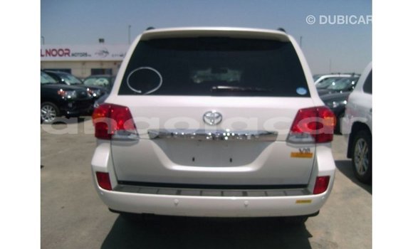 Comprar Importar Toyota Land Cruiser Branco Carro em Import - Dubai em Bengo Province Comprar Importar Toyota Land Cruiser Branco Carro em Import - Dubai em Bengo Province