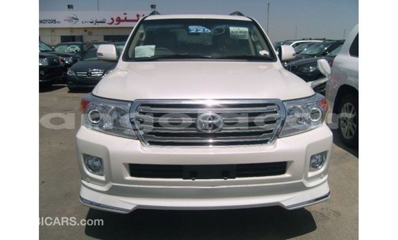 Comprar Importar Toyota Land Cruiser Branco Carro em Import - Dubai em Bengo Province Comprar Importar Toyota Land Cruiser Branco Carro em Import - Dubai em Bengo Province