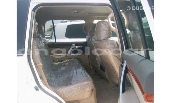 Comprar Importar Toyota Land Cruiser Branco Carro em Import - Dubai em Bengo Province Comprar Importar Toyota Land Cruiser Branco Carro em Import - Dubai em Bengo Province