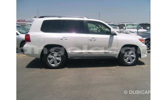 Comprar Importar Toyota Land Cruiser Branco Carro em Import - Dubai em Bengo Province Comprar Importar Toyota Land Cruiser Branco Carro em Import - Dubai em Bengo Province
