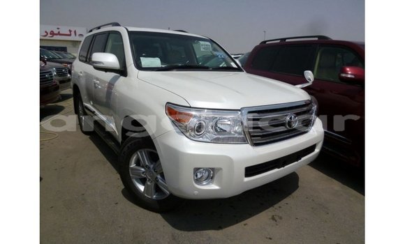Comprar Importar Toyota Land Cruiser Branco Carro em Import - Dubai em Bengo Province Comprar Importar Toyota Land Cruiser Branco Carro em Import - Dubai em Bengo Province