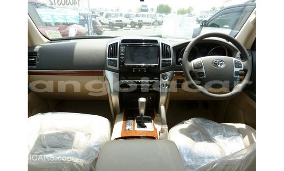 Comprar Importar Toyota Land Cruiser Branco Carro em Import - Dubai em Bengo Province Comprar Importar Toyota Land Cruiser Branco Carro em Import - Dubai em Bengo Province