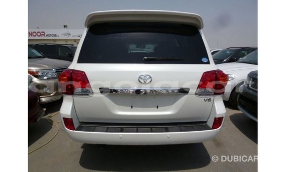 Comprar Importar Toyota Land Cruiser Branco Carro em Import - Dubai em Bengo Province Comprar Importar Toyota Land Cruiser Branco Carro em Import - Dubai em Bengo Province