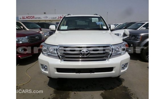 Comprar Importar Toyota Land Cruiser Branco Carro em Import - Dubai em Bengo Province Comprar Importar Toyota Land Cruiser Branco Carro em Import - Dubai em Bengo Province