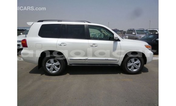 Comprar Importar Toyota Land Cruiser Branco Carro em Import - Dubai em Bengo Province Comprar Importar Toyota Land Cruiser Branco Carro em Import - Dubai em Bengo Province