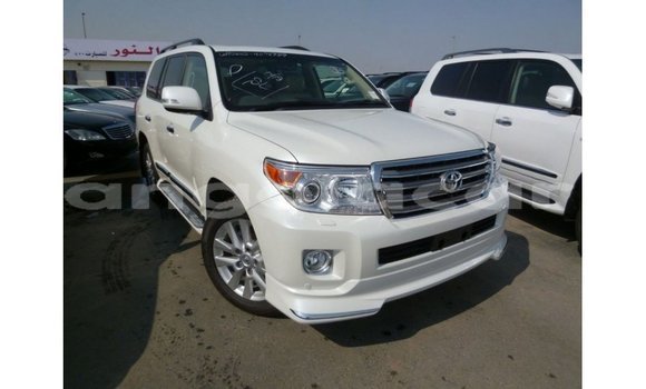 Comprar Importar Toyota Land Cruiser Branco Carro em Import - Dubai em Bengo Province Comprar Importar Toyota Land Cruiser Branco Carro em Import - Dubai em Bengo Province