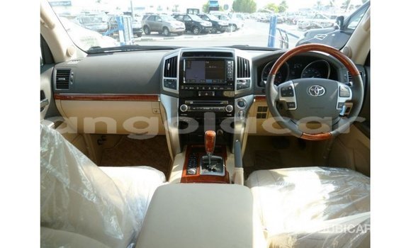 Comprar Importar Toyota Land Cruiser Branco Carro em Import - Dubai em Bengo Province Comprar Importar Toyota Land Cruiser Branco Carro em Import - Dubai em Bengo Province