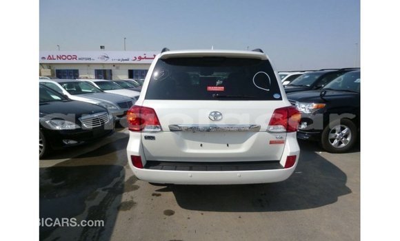 Comprar Importar Toyota Land Cruiser Branco Carro em Import - Dubai em Bengo Province Comprar Importar Toyota Land Cruiser Branco Carro em Import - Dubai em Bengo Province