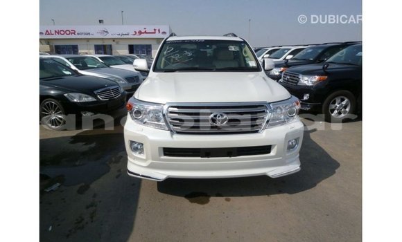 Comprar Importar Toyota Land Cruiser Branco Carro em Import - Dubai em Bengo Province Comprar Importar Toyota Land Cruiser Branco Carro em Import - Dubai em Bengo Province