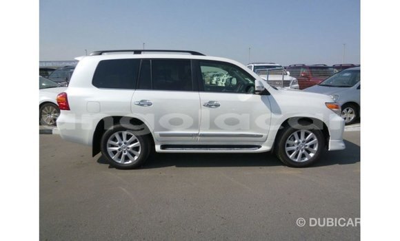 Comprar Importar Toyota Land Cruiser Branco Carro em Import - Dubai em Bengo Province Comprar Importar Toyota Land Cruiser Branco Carro em Import - Dubai em Bengo Province