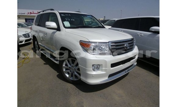Acheter Import Voiture Toyota Land Cruiser Blanc à Import - Dubai, Province de Bengo Acheter Import Voiture Toyota Land Cruiser Blanc à Import - Dubai, Province de Bengo