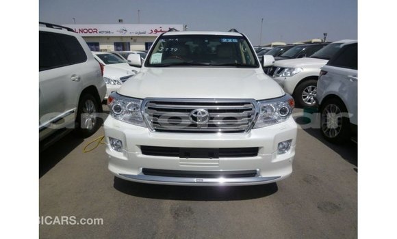 Acheter Import Voiture Toyota Land Cruiser Blanc à Import - Dubai, Province de Bengo Acheter Import Voiture Toyota Land Cruiser Blanc à Import - Dubai, Province de Bengo