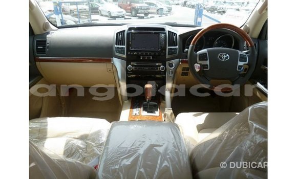 Acheter Import Voiture Toyota Land Cruiser Blanc à Import - Dubai, Province de Bengo Acheter Import Voiture Toyota Land Cruiser Blanc à Import - Dubai, Province de Bengo