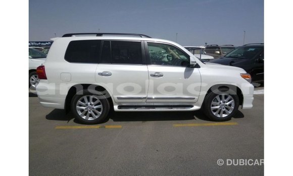 Acheter Import Voiture Toyota Land Cruiser Blanc à Import - Dubai, Province de Bengo Acheter Import Voiture Toyota Land Cruiser Blanc à Import - Dubai, Province de Bengo