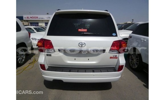 Acheter Import Voiture Toyota Land Cruiser Blanc à Import - Dubai, Province de Bengo Acheter Import Voiture Toyota Land Cruiser Blanc à Import - Dubai, Province de Bengo