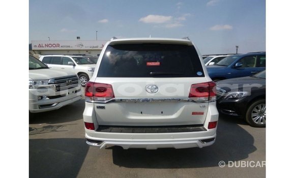 Acheter Import Voiture Toyota Land Cruiser Blanc à Import - Dubai, Province de Bengo Acheter Import Voiture Toyota Land Cruiser Blanc à Import - Dubai, Province de Bengo
