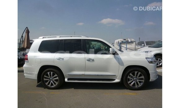 Acheter Import Voiture Toyota Land Cruiser Blanc à Import - Dubai, Province de Bengo Acheter Import Voiture Toyota Land Cruiser Blanc à Import - Dubai, Province de Bengo