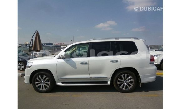 Acheter Import Voiture Toyota Land Cruiser Blanc à Import - Dubai, Province de Bengo Acheter Import Voiture Toyota Land Cruiser Blanc à Import - Dubai, Province de Bengo