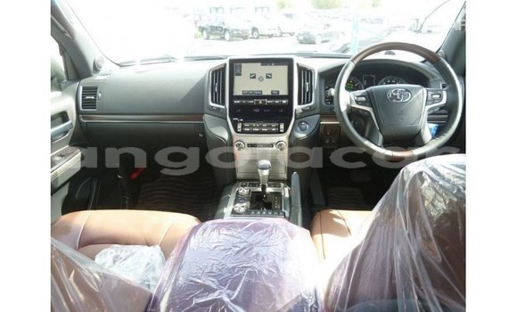 Comprar Importar Toyota Land Cruiser Branco Carro em Import - Dubai em Bengo Province Comprar Importar Toyota Land Cruiser Branco Carro em Import - Dubai em Bengo Province