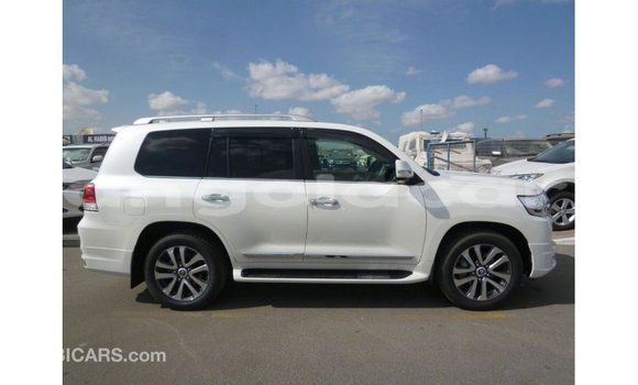Comprar Importar Toyota Land Cruiser Branco Carro em Import - Dubai em Bengo Province Comprar Importar Toyota Land Cruiser Branco Carro em Import - Dubai em Bengo Province