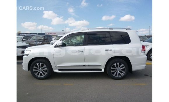Comprar Importar Toyota Land Cruiser Branco Carro em Import - Dubai em Bengo Province Comprar Importar Toyota Land Cruiser Branco Carro em Import - Dubai em Bengo Province
