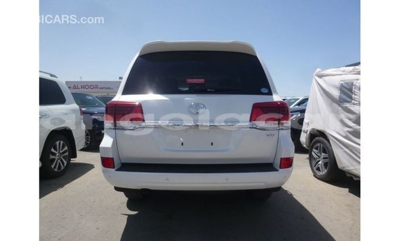 Comprar Importar Toyota Land Cruiser Branco Carro em Import - Dubai em Bengo Province Comprar Importar Toyota Land Cruiser Branco Carro em Import - Dubai em Bengo Province