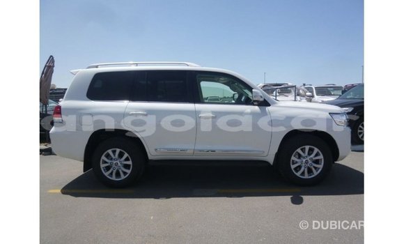 Comprar Importar Toyota Land Cruiser Branco Carro em Import - Dubai em Bengo Province Comprar Importar Toyota Land Cruiser Branco Carro em Import - Dubai em Bengo Province