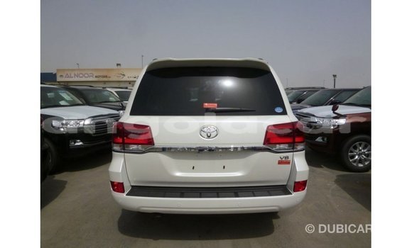 Comprar Importar Toyota Land Cruiser Branco Carro em Import - Dubai em Bengo Province Comprar Importar Toyota Land Cruiser Branco Carro em Import - Dubai em Bengo Province