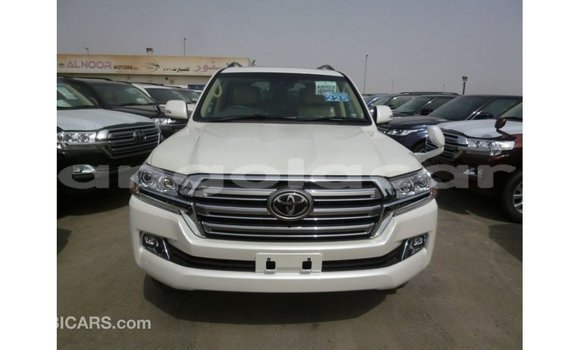 Comprar Importar Toyota Land Cruiser Branco Carro em Import - Dubai em Bengo Province Comprar Importar Toyota Land Cruiser Branco Carro em Import - Dubai em Bengo Province