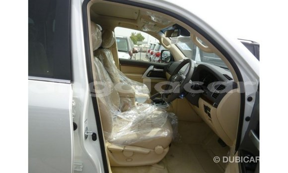 Comprar Importar Toyota Land Cruiser Branco Carro em Import - Dubai em Bengo Province Comprar Importar Toyota Land Cruiser Branco Carro em Import - Dubai em Bengo Province