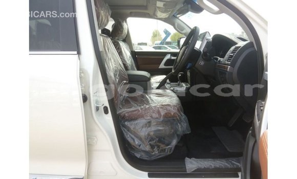 Comprar Importar Toyota Land Cruiser Branco Carro em Import - Dubai em Bengo Province Comprar Importar Toyota Land Cruiser Branco Carro em Import - Dubai em Bengo Province