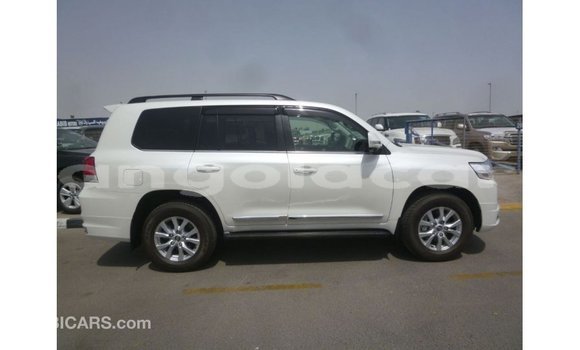 Comprar Importar Toyota Land Cruiser Branco Carro em Import - Dubai em Bengo Province Comprar Importar Toyota Land Cruiser Branco Carro em Import - Dubai em Bengo Province
