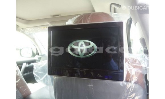 Comprar Importar Toyota Land Cruiser Branco Carro em Import - Dubai em Bengo Province Comprar Importar Toyota Land Cruiser Branco Carro em Import - Dubai em Bengo Province