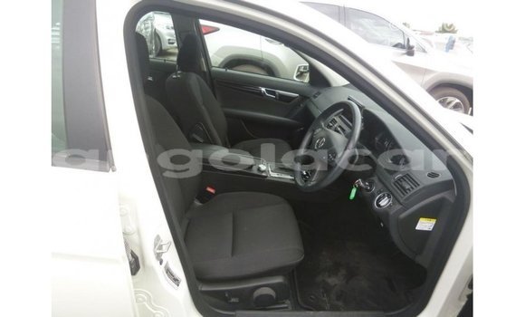 Acheter Import Voiture Mercedes-Benz 200 Blanc à Import - Dubai, Province de Bengo Acheter Import Voiture Mercedes-Benz 200 Blanc à Import - Dubai, Province de Bengo