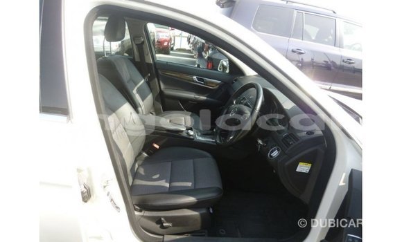 Acheter Import Voiture Mercedes-Benz 200 Blanc à Import - Dubai, Province de Bengo Acheter Import Voiture Mercedes-Benz 200 Blanc à Import - Dubai, Province de Bengo