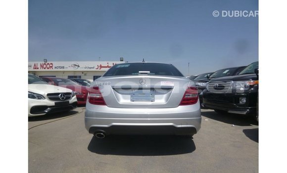 Comprar Importar Mercedes-Benz 200 Outro Carro em Import - Dubai em Bengo Province Comprar Importar Mercedes-Benz 200 Outro Carro em Import - Dubai em Bengo Province