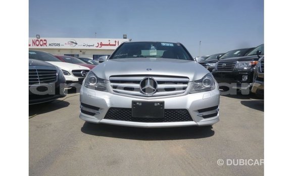 Comprar Importar Mercedes-Benz 200 Outro Carro em Import - Dubai em Bengo Province Comprar Importar Mercedes-Benz 200 Outro Carro em Import - Dubai em Bengo Province