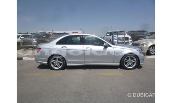 Comprar Importar Mercedes-Benz 200 Outro Carro em Import - Dubai em Bengo Province Comprar Importar Mercedes-Benz 200 Outro Carro em Import - Dubai em Bengo Province