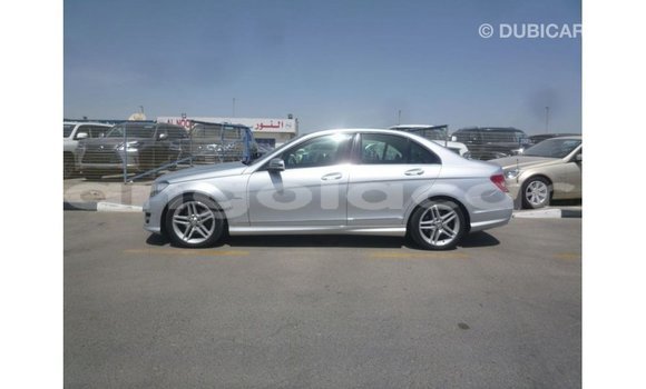 Comprar Importar Mercedes-Benz 200 Outro Carro em Import - Dubai em Bengo Province Comprar Importar Mercedes-Benz 200 Outro Carro em Import - Dubai em Bengo Province