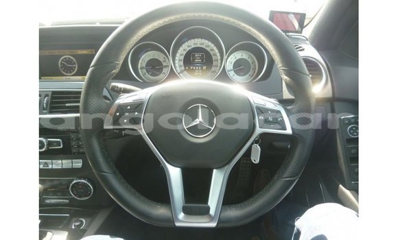 Comprar Importar Mercedes-Benz 200 Outro Carro em Import - Dubai em Bengo Province Comprar Importar Mercedes-Benz 200 Outro Carro em Import - Dubai em Bengo Province