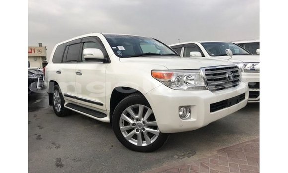 Comprar Importar Toyota Land Cruiser Branco Carro em Import - Dubai em Bengo Province Comprar Importar Toyota Land Cruiser Branco Carro em Import - Dubai em Bengo Province