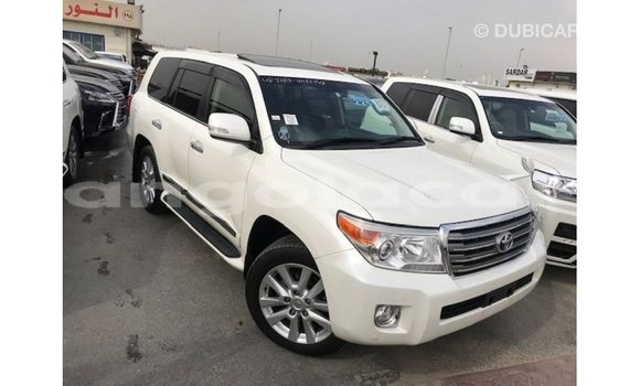 Comprar Importar Toyota Land Cruiser Branco Carro em Import - Dubai em Bengo Province Comprar Importar Toyota Land Cruiser Branco Carro em Import - Dubai em Bengo Province