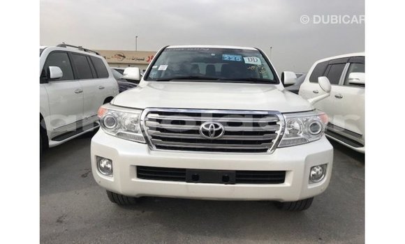 Comprar Importar Toyota Land Cruiser Branco Carro em Import - Dubai em Bengo Province Comprar Importar Toyota Land Cruiser Branco Carro em Import - Dubai em Bengo Province