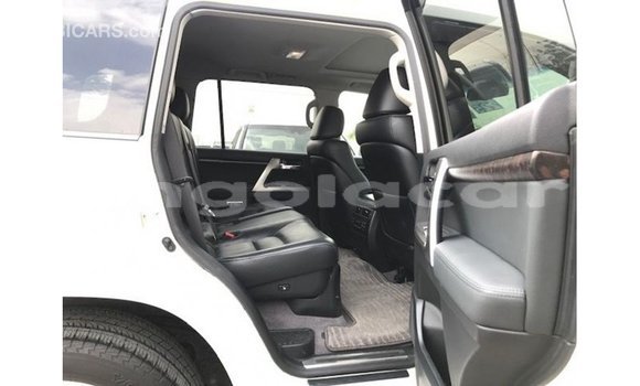 Comprar Importar Toyota Land Cruiser Branco Carro em Import - Dubai em Bengo Province Comprar Importar Toyota Land Cruiser Branco Carro em Import - Dubai em Bengo Province