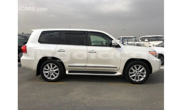 Comprar Importar Toyota Land Cruiser Branco Carro em Import - Dubai em Bengo Province Comprar Importar Toyota Land Cruiser Branco Carro em Import - Dubai em Bengo Province