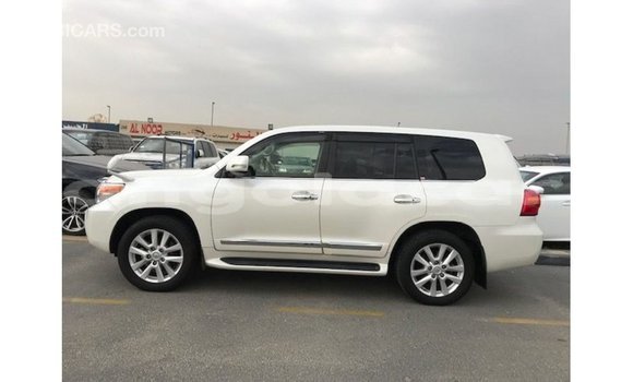 Comprar Importar Toyota Land Cruiser Branco Carro em Import - Dubai em Bengo Province Comprar Importar Toyota Land Cruiser Branco Carro em Import - Dubai em Bengo Province